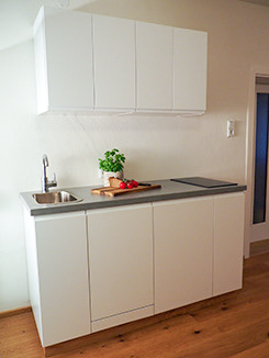 Küchenzeile als Betonarbeitsplatte mit integriertem Waschbecken von BK Forchtenstein