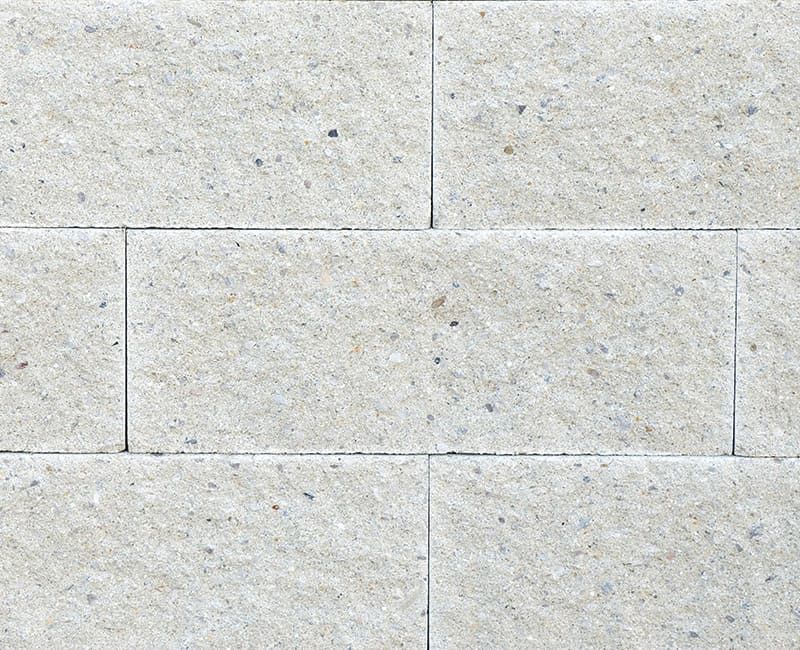 BK Mauerstein in der Farbe Creme mit der Oberfläche Gespalten