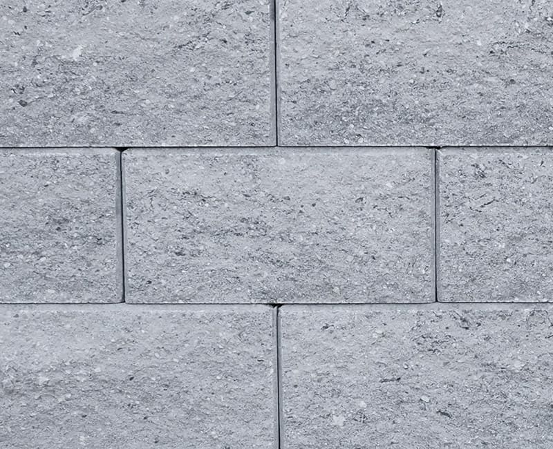 BK Mauerstein in der Farbe Silvero mit der Oberfläche Gespalten mit Fase