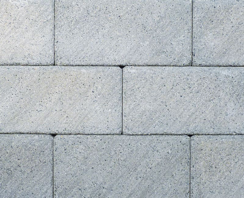 BK Mauerstein in der Farbe Zementgrau mit der Oberfläche Eldino